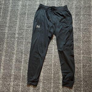Under Armour Black Sweatpants loose Fit Performance
Excellent condition